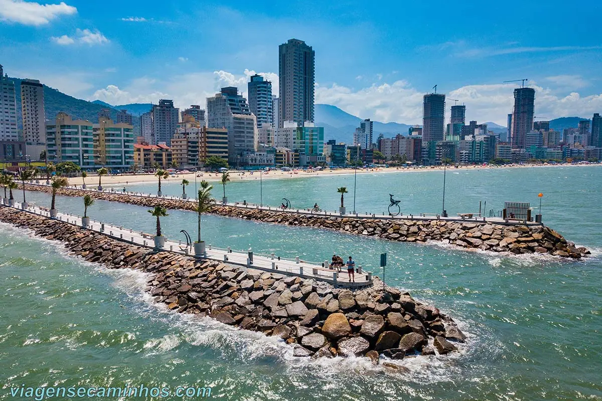 Pier de Itapema com Hard Rock Café e Roda Gigante